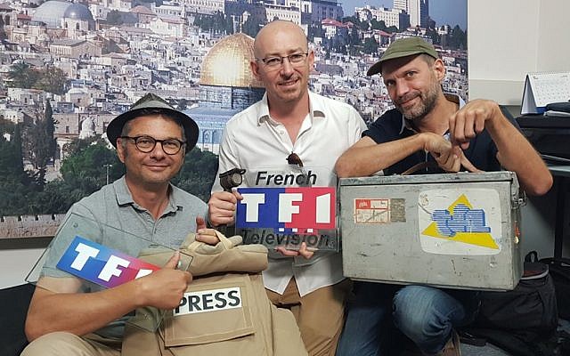 Les reporters de TF1 au bureau de Jérusalem, fermé le 28 juin 2019. (Crédit photo : TF1 Moyen-Orient / Facebook)