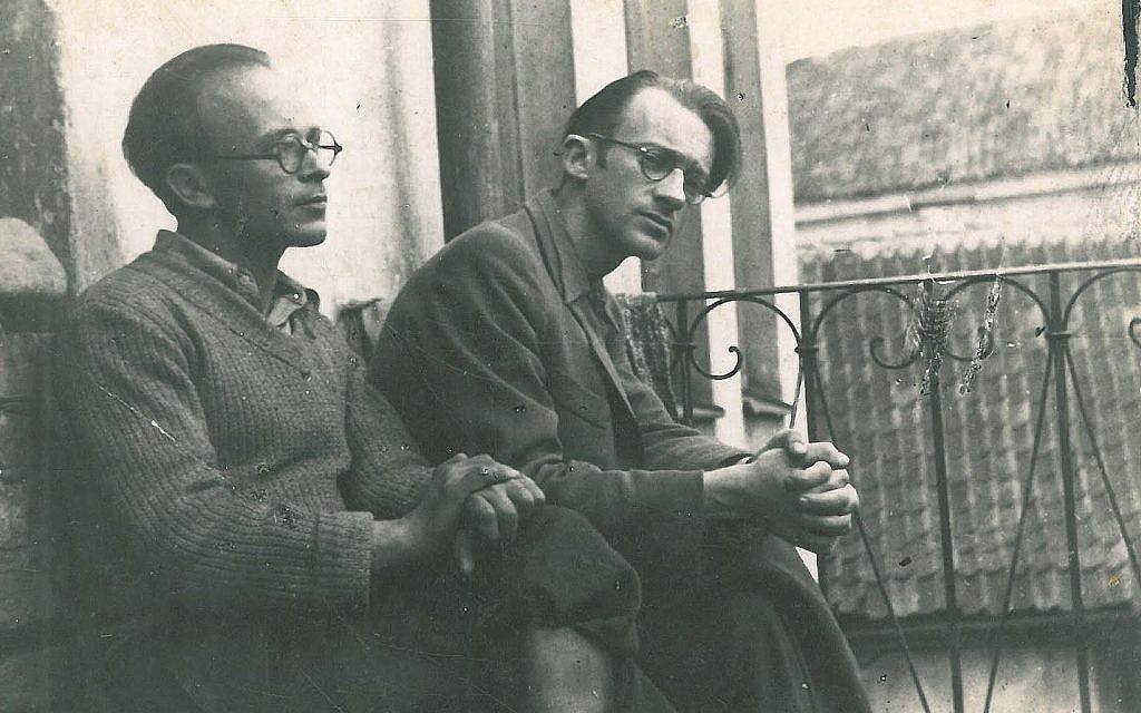 Abraham Sutzkever, à droite, avant la seconde guerre mondiale à Vilnius, en Lituanie (Autorisation/via JTA)