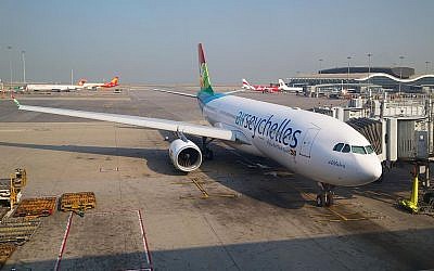 Un Airbus A330-200 d'Air Seychelles à Hong Kong. (Crédit photo : Edwin Leong / Wikipédia / CC BY-SA 2.0)
