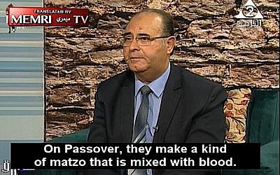 Capture d'écran de la vidéo de Fouad AbdelWahed, professeur à la King Saud University, qui affirme que les Juifs utilisent du sang dans leur matzah. (YouTube)