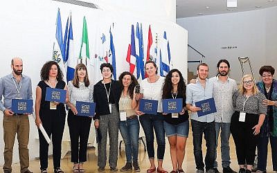 Les étudiants et le personnel du département d'études espagnoles et latino-américaines de l'Université hébraïque avec la docteure Ruth Fine, troisième à gauche nouvelle présidente de l'AIH (Associations internationale des Hispanistes), à Jérusalem (Autorisation)