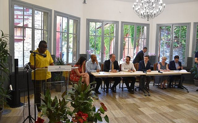 Ce vendredi 5 juillet, à l’Hôtel de ville de Sarcelles, le maire, Patrick Haddad, a présenté son "plan territorial de lutte contre le racisme, l’antisémitisme et les discriminations". (Crédits photo : @VilleSarcelles) Ce vendredi 5 juillet, à l’Hôtel de ville de Sarcelles, le maire, Patrick Haddad, a présenté son "plan territorial de lutte contre le racisme, l’antisémitisme et les discriminations". (Crédits photo : @VilleSarcelles)