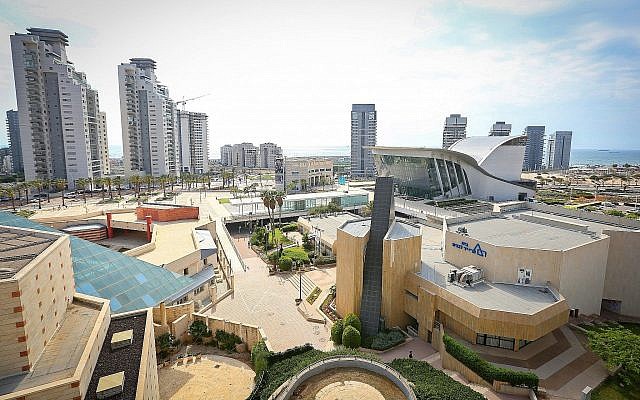 Une photo illustrative des bâtiments de la ville d'Ashdod, dans le sud du pays. (Yaakov Lederman/Flash90)