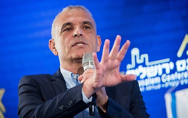 Le ministre des Finances Moshe Kahlon prend la parole lors de la 16e conférence annuelle du groupe Besheva à Jérusalem, le 12 février 2019. (Yonatan Sindel/Flash90)