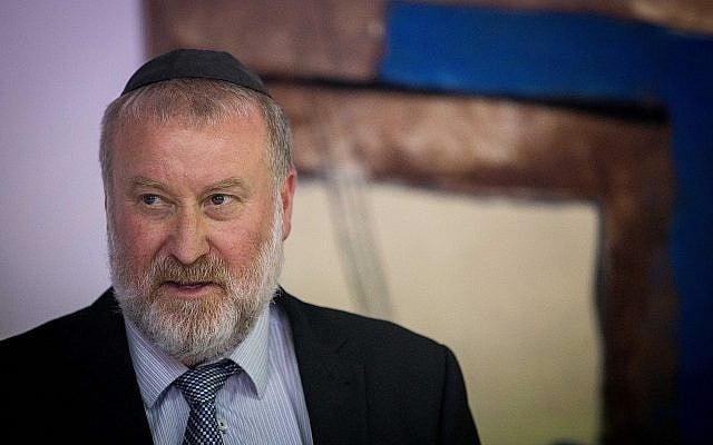 Le procureur général Avichai Mandelblit assiste à une cérémonie pour le nouveau ministre de la Justice Amir Ohana au ministère de la Justice à Jérusalem, le 23 juin 2019. (Yonatan Sindel/Flash90)