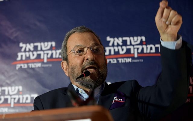 Ehud Barak, ancien Premier ministre israélien et dirigeant du Parti démocrate israélien, s'exprime dans le cadre de la campagne électorale du parti, à Tel Aviv, le 17 juillet 2019. (Gili Yaari / Flash90) Ehud Barak, ancien Premier ministre israélien et dirigeant du Parti démocrate israélien, s'exprime dans le cadre de la campagne électorale du parti, à Tel Aviv, le 17 juillet 2019. (Gili Yaari / Flash90)