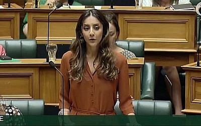 Capture écran d'une vidéo de Golriz Ghahraman, députée du Parti des verts de Nouvelle-Zélande. (YouTube)