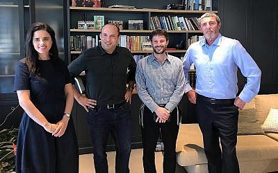 (De gauche à droite) Ayelet Shaked, Naftali Bennett, Bezalel Smotrich et Rafi Peretz annonçant une fusion entre partis de droite religieuse, le 29 juillet 2019. (Autorisation)