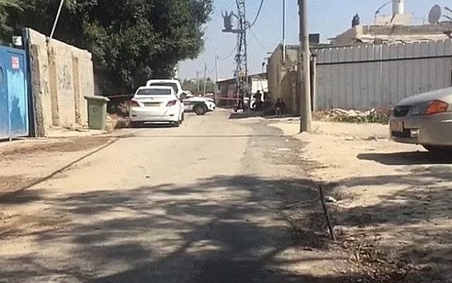 Capture d'écran d'une vidéo de la police enquêtant sur la mort d'un Palestinien qui avait été poignardé dans la ville de Lod, le 10 juillet 2019 (Capture d'écran : YoutUbe)