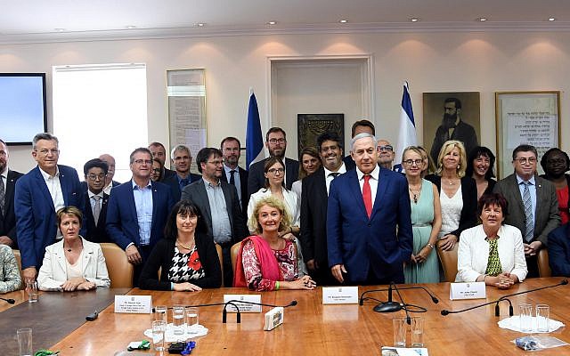 Une délégation de parlementaires français en visite en Israël a rencontré mercredi 17 juillet le Premier ministre israélien Benjamin Netanyahu. (Crédit photo : Haim Zach - GPO) Une délégation de parlementaires français en visite en Israël a rencontré mercredi 17 juillet le Premier ministre israélien Benjamin Netanyahu. (Crédit photo : Haim Zach - GPO)