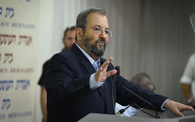 L'ancien Premier ministre Ehud Barak s'exprime lors d'une conférence de presse annonçant la création d'un nouveau parti politique à Tel Aviv, le 26 juin 2019. (Flash90)