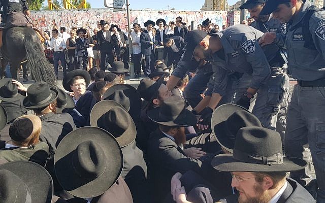 Une manifestation ultra-orthodoxe à Jérusalem contre le projet du service militaire, le 2 juillet 2019. (Police israélienne)