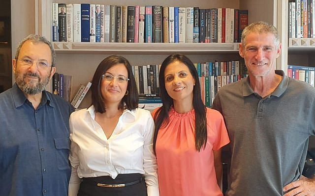 De gauche à droite : Ehud Barak, Sagit Peretz Deri, Yifat Biton et Yair Golan, le 2 juillet 2019 (Autorisation) De gauche à droite : Ehud Barak, Sagit Peretz Deri, Yifat Biton et Yair Golan, le 2 juillet 2019 (Autorisation)