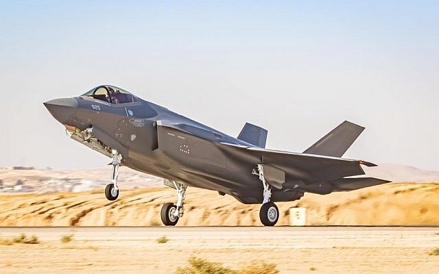 Un nouvel appareil F-35 sur la base aérienne Nevatim, dans le sud d'Israël, le 14 juillet 2019. (Crédit : Armée israélienne) Un nouvel appareil F-35 sur la base aérienne Nevatim, dans le sud d'Israël, le 14 juillet 2019. (Crédit : Armée israélienne)