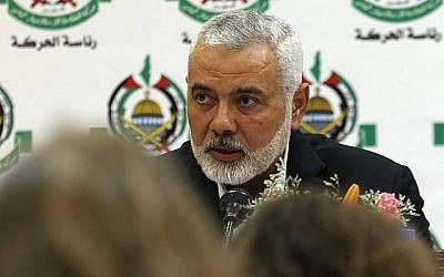 Ismail Haniyeh, le chef du Hamas, s'exprime lors d'une rencontre avec des journalistes étrangers à Gaza Ville, le 20 juin 2019. (Mohammed Abed/AFP)
