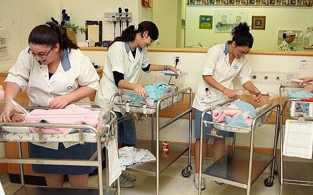 Photo d'une maternité dans un hôpital de Jérusalem. (Abir Sultan/Flash90) Photo d'une maternité dans un hôpital de Jérusalem. (Abir Sultan/Flash90)