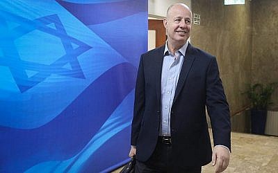 Le ministre de la Coopération régionale Tzachi Hanegbi arrive à la rencontre hebdomadaire du cabinet, le 3 mars 2019.  (Marc Israel Sellem/POOL)
