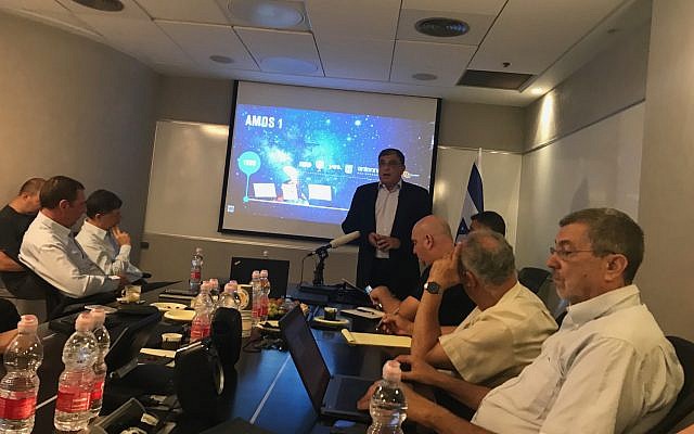 Le PDG de Spacecom David Pollack s'exprimant lors d'une conférence de presse à Ramat Gan le 28 juillet 2019, avant le lancement du satellite Amos 17, prévu pour le 4 août 2019. (Shoshanna Solomon/Times of Israel) Le PDG de Spacecom David Pollack s'exprimant lors d'une conférence de presse à Ramat Gan le 28 juillet 2019, avant le lancement du satellite Amos 17, prévu pour le 4 août 2019. (Shoshanna Solomon/Times of Israel)