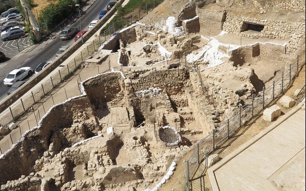 Les fouilles archéologiques du Mont Zion sont conduites par l'Université de Caroline du Nord, Charlotte, en coopération avec le collège académique Ashkelon au parc national de Jérusalem des Murs de Jérusalem, 2019. (Virginia Withers) Les fouilles archéologiques du Mont Zion sont conduites par l'Université de Caroline du Nord, Charlotte, en coopération avec le collège académique Ashkelon au parc national de Jérusalem des Murs de Jérusalem, 2019. (Virginia Withers)