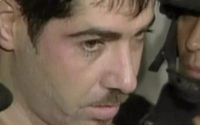 Le boss de la pègre israélienne Ben Suthi extradé de Mexico vers Israël en 2004.
(Capture d'écran : Treizième chaîne)