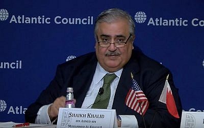 Le ministre des Affaires étrangères bahreïni Khalid bin Ahmed Al Khalifa à l'Atlantic Council de Washington, le 17 juillet 2019 (Capture d'écran : YouTube Le ministre des Affaires étrangères bahreïni Khalid bin Ahmed Al Khalifa à l'Atlantic Council de Washington, le 17 juillet 2019 (Capture d'écran : YouTube