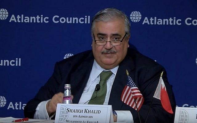 Le ministre des Affaires étrangères bahreïni  Khalid bin Ahmed Al Khalifa à l'Atlantic Council de Washington, le 17 juillet 2019 (Capture d'écran : YouTube