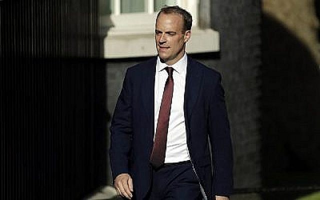 L'actuel ministre des Affaires étrangères Dominic Raab arrive au 10 Downing Street, à Londres, le 24 juillet 2019. (AP Photo / Matt Dunham) L'actuel ministre des Affaires étrangères Dominic Raab arrive au 10 Downing Street, à Londres, le 24 juillet 2019. (AP Photo / Matt Dunham)