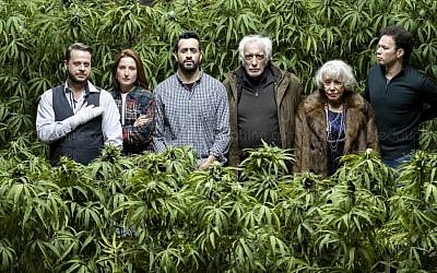 La nouvelle série Netflix "Family Business" narre l'histoire d'une famille juive française qui se lance dans le business du cannabis. (Crédit photo : Julien Panie/Netflix)