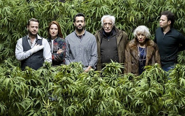 La nouvelle série Netflix "Family Business" narre l'histoire d'une famille juive française qui se lance dans le business du cannabis. (Crédit photo : Julien Panie/Netflix)