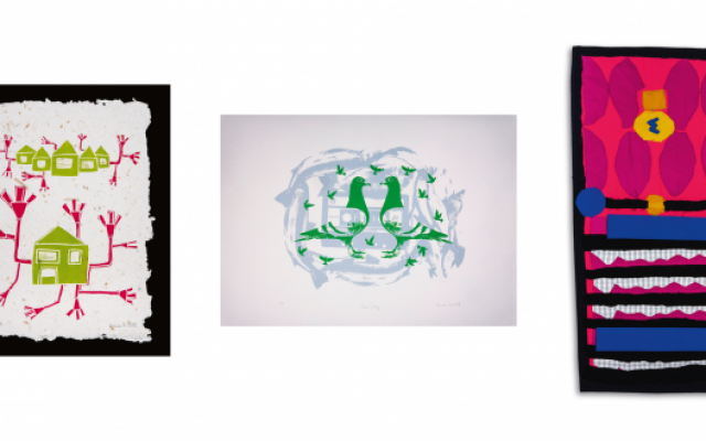 Des œuvres réalisées par des réfugiées syriennes et exposées à la gare de Strasbourg. De gauche à droite : Emine D. Maison en fleurs 2 / Houses with flowers 2, 2018. Emine N. Play / Play, 2018. Emine N. Porte vers le futur / Door to the future, 2018. Des œuvres réalisées par des réfugiées syriennes et exposées à la gare de Strasbourg. De gauche à droite : Emine D. Maison en fleurs 2 / Houses with flowers 2, 2018. Emine N. Play / Play, 2018. Emine N. Porte vers le futur / Door to the future, 2018.