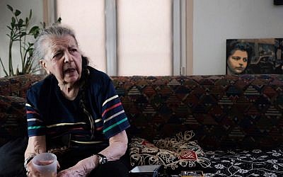 Madeleine Riffaud, 94 ans, parle de la Libération de Paris en 1944, le 26 juillet 2019. (Crédit : Natalie HANDEL / AFP)