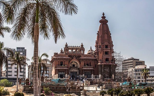 Les travaux de restauration du Palais du Baron Empain, construit par l'industriel Edouard Louis Joseph, au Caire, le 18 août 2019. (Crédit : Khaled DESOUKI / AFP) Les travaux de restauration du Palais du Baron Empain, construit par l'industriel Edouard Louis Joseph, au Caire, le 18 août 2019. (Crédit : Khaled DESOUKI / AFP)