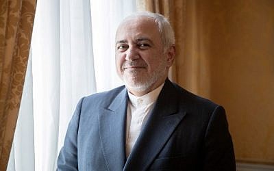 Le ministre iranien des Affaires étrangères Mohammad Javad Zarif prend la pose pour une photographie lors d'un entretien avec l'Agence France-Presse (AFP) à la résidence de l'ambassadeur iranien à Paris le 23 août 2019. (Photo de Geoffroy VAN DER HASSELT / AFP) Le ministre iranien des Affaires étrangères Mohammad Javad Zarif prend la pose pour une photographie lors d'un entretien avec l'Agence France-Presse (AFP) à la résidence de l'ambassadeur iranien à Paris le 23 août 2019. (Photo de Geoffroy VAN DER HASSELT / AFP)