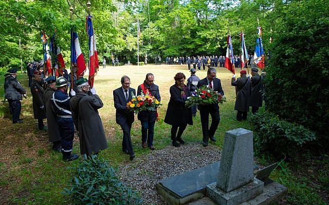 Hommage de la ville de Carcassonne aux victimes de l’explosion de la clairière de Baudrigues, le 9 mai 2019. (Crédit : Julien Roche / Ville de Carcassonne / Facebook) Hommage de la ville de Carcassonne aux victimes de l’explosion de la clairière de Baudrigues, le 9 mai 2019. (Crédit : Julien Roche / Ville de Carcassonne / Facebook)