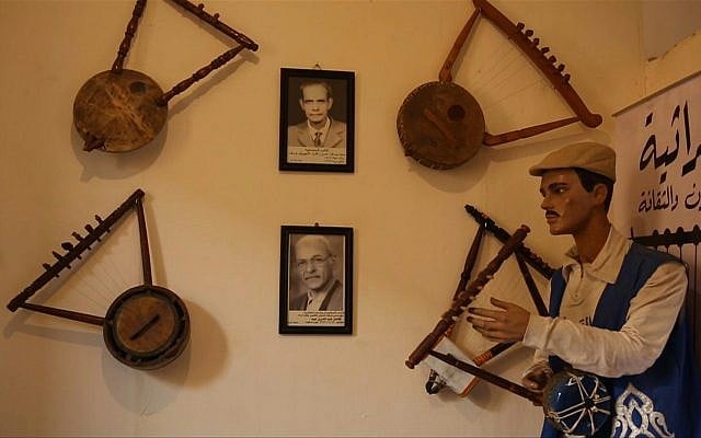 Un atelier de semsemia, une harpe traditionnelle égyptienne, au Caire. (Créditt : AFPTV)