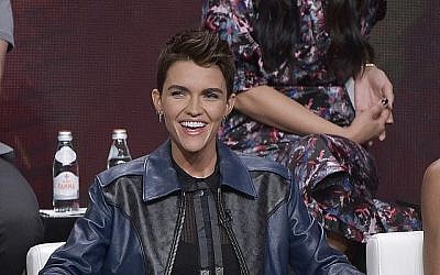 Ruby Rose participe au panel "Batwoman" de la chaîne CW, le 4 août 2019 à Beverly Hills, en Californie. (Crédit : Richard Shotwell/Invision/AP)