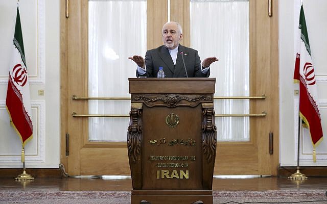 Le ministre iranien des Affaires étrangères
Mohammad Javad Zarif s'exprime lors d'une conférence de presse à Téhéran , en Iran, lundi 5 août 2019. (Crédit : AP/Ebrahim Noroozi) Le ministre iranien des Affaires étrangères
Mohammad Javad Zarif s'exprime lors d'une conférence de presse à Téhéran , en Iran, lundi 5 août 2019. (Crédit : AP/Ebrahim Noroozi)