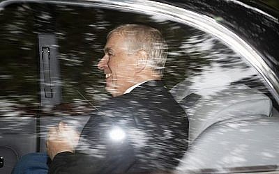 Le Prince Andrew, duc de York, quitte Crathie Kirk, après une messe du dimanche à Crathie, en Écosse, le 11 août 2019. (Crédit : Jane Barlow/PA via AP)