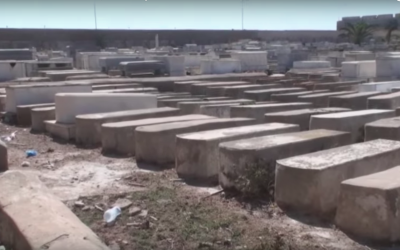 Le cimetière juif d'El Jadida, en 2012, avant sa rénovation. (Crédits photo : Capture d’écran YouTube / Jacques Soussan)