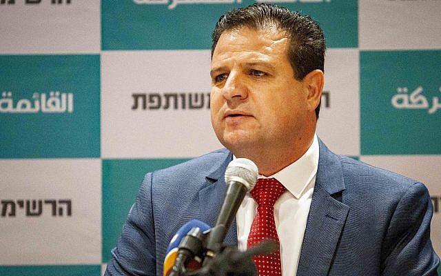 Ayman Odeh, président de la Liste arabe unie, en conférence de presse à Nazareth, le 27 juillet 2019. (Crédit : Flash90)