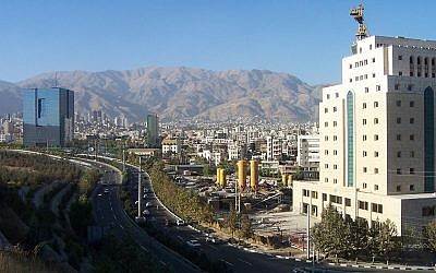 Le bâtiment de la banque centrale iranienne, à gauche de l'image, à Téhéran. (Crédit photo : Ensie et Matthias / Wikimedia / CC BY-SA 2.0) Le bâtiment de la banque centrale iranienne, à gauche de l'image, à Téhéran. (Crédit photo : Ensie et Matthias / Wikimedia / CC BY-SA 2.0)