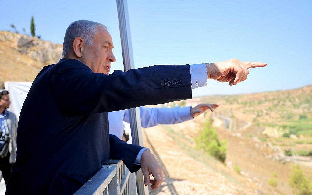 Le Premier ministre Benjamin Netanyahu inaugure une nouvelle promenade dans l'implantation d'Efrat, en Cisjordanie, le 31 juillet 2019. (Autorisation)