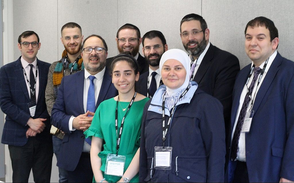 Six rabbins de synagogue ont accompagné une participante du STEP et sa fille, des réfugiées arrivées l'année dernière au Royaume-Uni, en voyage à Coventry. (Autorisation)