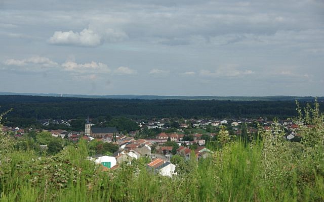 Vue du village de Porcelette, en Moselle. (Crédit : Elge001 / Wikimédia / CC BY-SA 4.0) Vue du village de Porcelette, en Moselle. (Crédit : Elge001 / Wikimédia / CC BY-SA 4.0)
