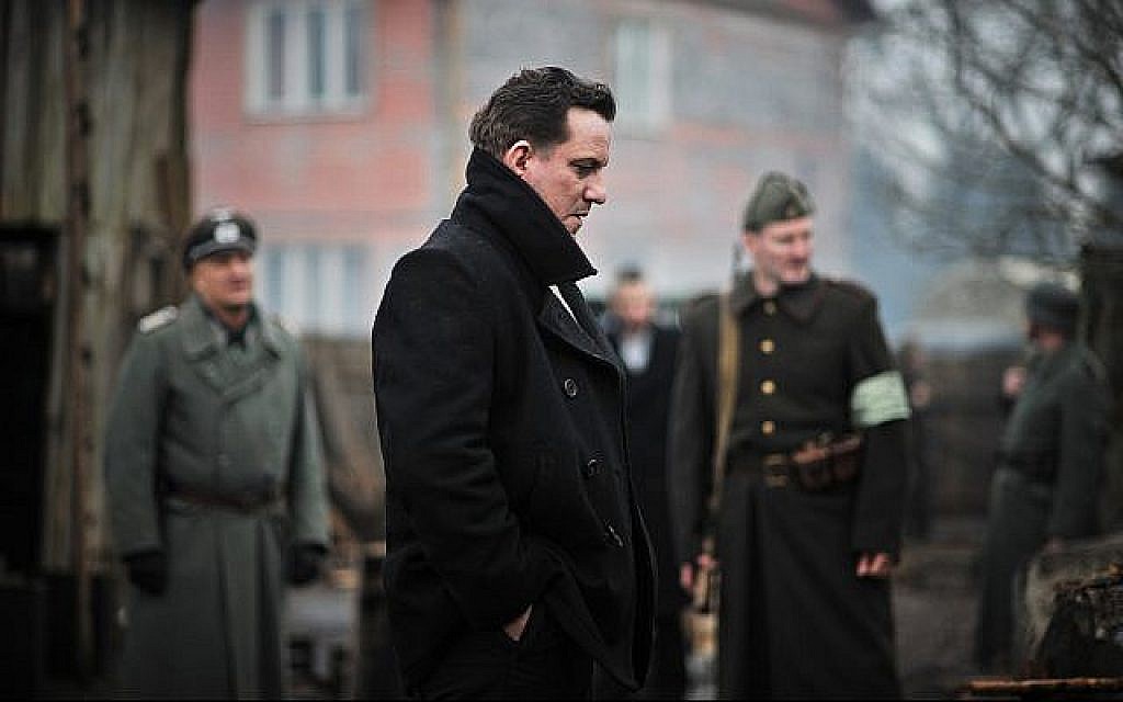 La star lettone Arturs Skrastins, à gauche, interprète Zanie Lipke, héros letton de la Shoah devenu Juste parmi les nations, dans le nouveau film historique dramatique "The Mover" (Autorisation : Festival du film juif de Washington)