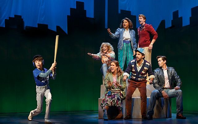 Anthony Rosenthal, Betsy Wolfe, Tracie Thoms, Christian Borle, Stephanie J. Block, Brandon Uranowitz et Andrew Rannells dans la comédie musicale "Falsettos," à Broadway. (Crédit : Joan Marcus via JTA)