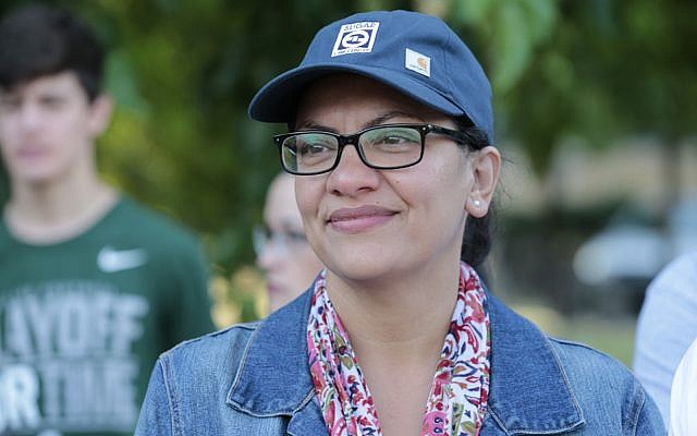 La députée démocrate du Michigan, Rashida Tlaib, participe à l'événement "Shabbat au parc avec Rashida", le 16 août 2019 au parc Pallister de Detroit, Michigan. (Crédit : JEFF KOWALSKY/AFP) La députée démocrate du Michigan, Rashida Tlaib, participe à l'événement "Shabbat au parc avec Rashida", le 16 août 2019 au parc Pallister de Detroit, Michigan. (Crédit : JEFF KOWALSKY/AFP)