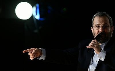 L'ex-Premier ministre Ehud Barak participe à un événement culturel à Shoham, le 24 août 2019 (Crédit : Tomer Neuberg/Flash90) L'ex-Premier ministre Ehud Barak participe à un événement culturel à Shoham, le 24 août 2019 (Crédit : Tomer Neuberg/Flash90)