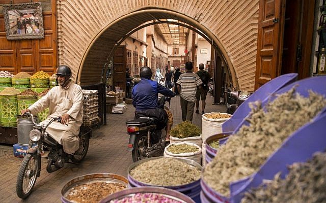 Une image d'une rue du quartier juif de la "Mellah" dans la Medina à Marrakesh, au Maroc, le 13 octobre 2017. (AFP PHOTO / FADEL SENNA) Une image d'une rue du quartier juif de la "Mellah" dans la Medina à Marrakesh, au Maroc, le 13 octobre 2017. (AFP PHOTO / FADEL SENNA)