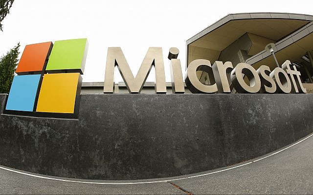 Cette photo du 3 juillet 2014 montre le logo de Microsoft devant le centre de visiteur de Microsoft à Redmond, Washington. (AP Photo Ted S. Warren, File) Cette photo du 3 juillet 2014 montre le logo de Microsoft devant le centre de visiteur de Microsoft à Redmond, Washington. (AP Photo Ted S. Warren, File)